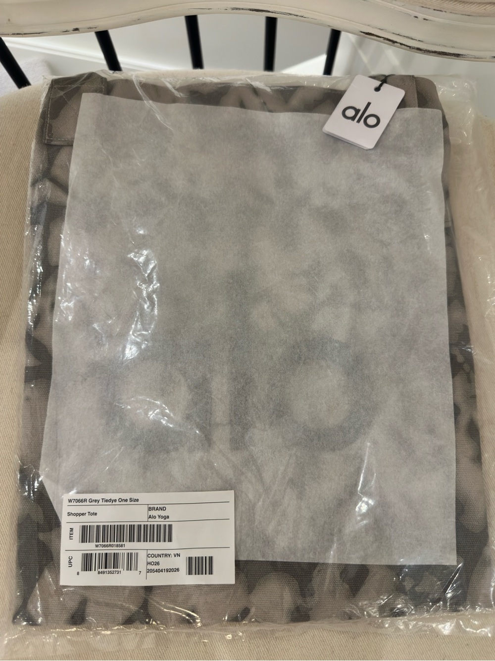 NWT ALO Yoga AUTHENTIC Iconic Gray Tie-Dye Shopper Tote Bag